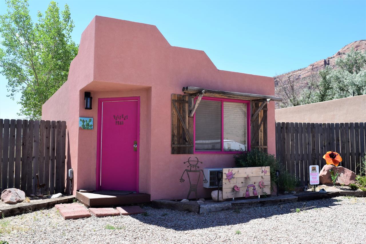 St. Danes Cabins (Prickly Pear Adobe Cabin) - thumb 4