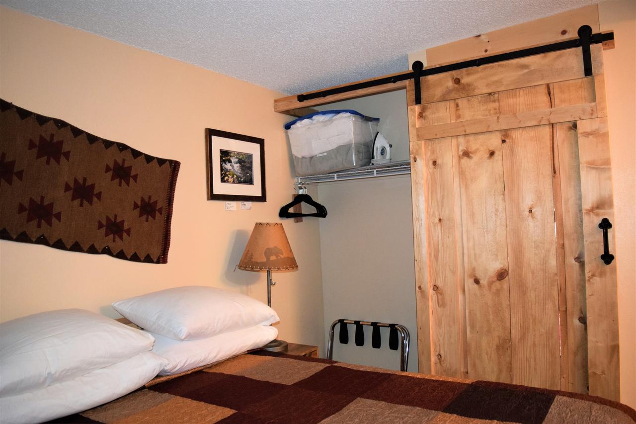 St. Danes Cabins (Prickly Pear Adobe Cabin) - thumb 26