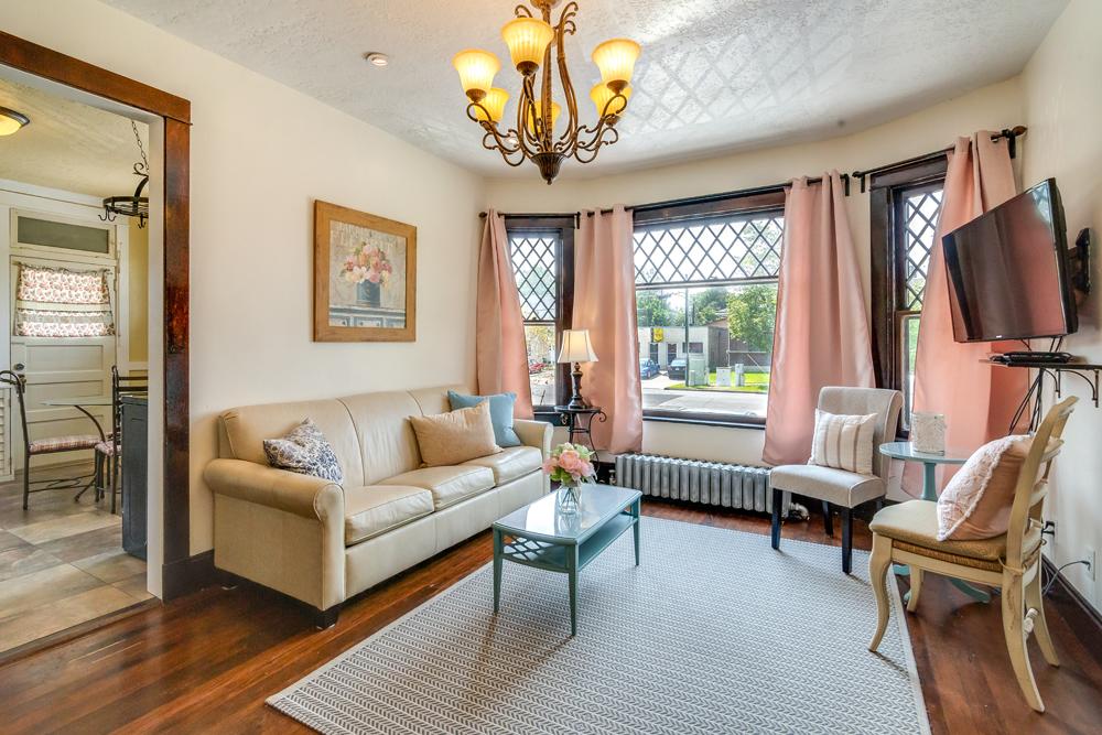 Aspenwood Manor - thumb 2