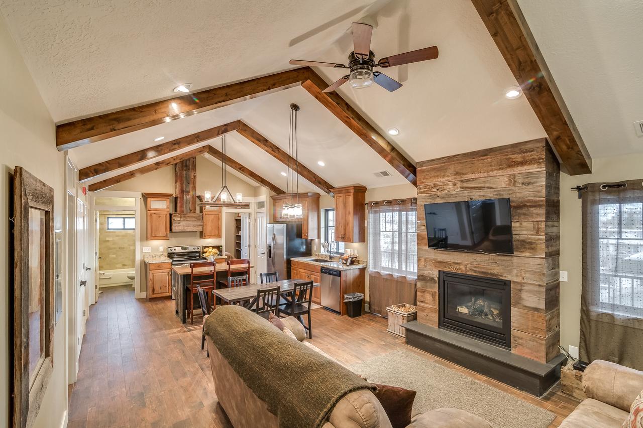 Aspenwood Manor - thumb 0