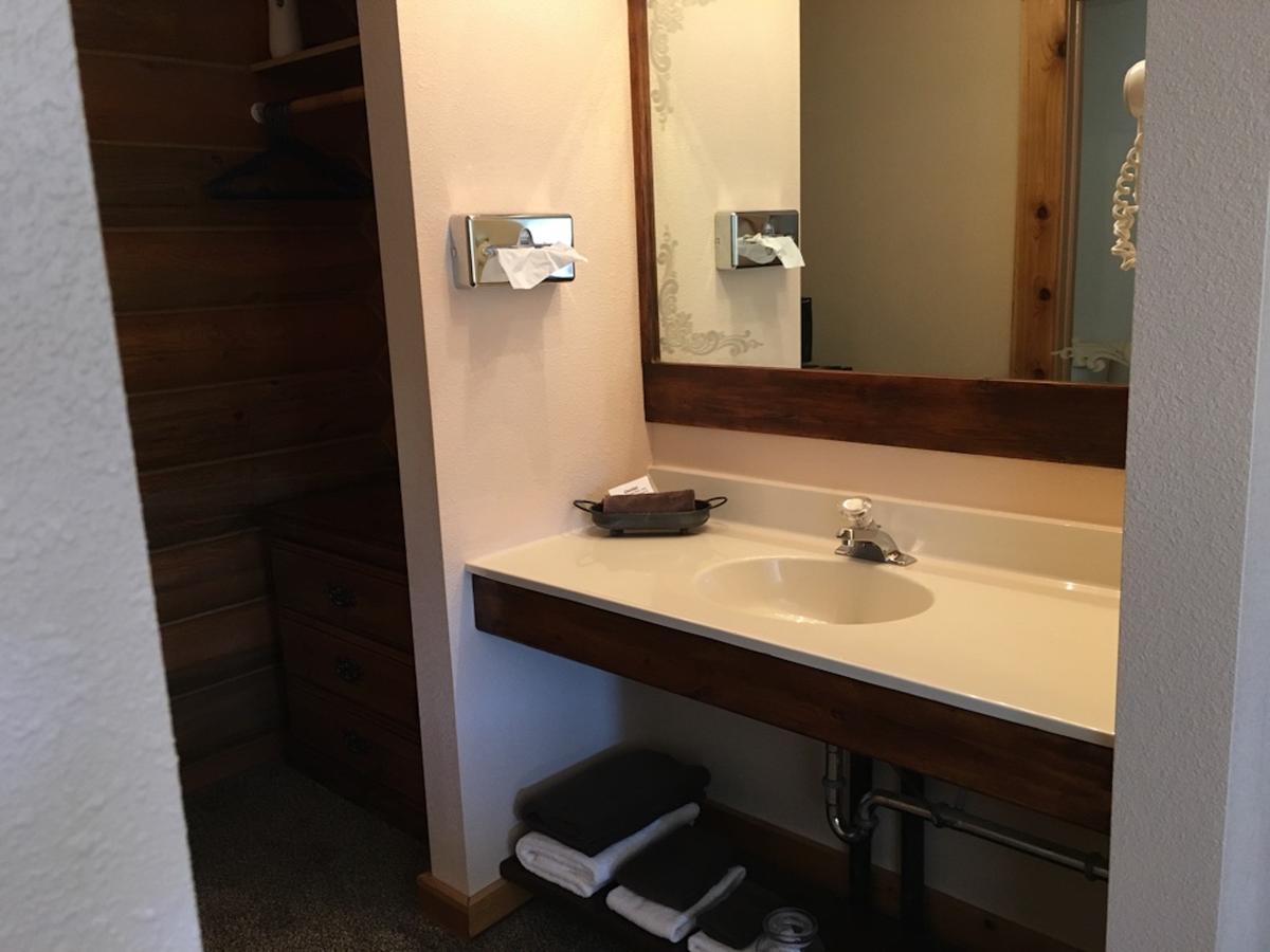 Duck Creek Village Inn - thumb 9