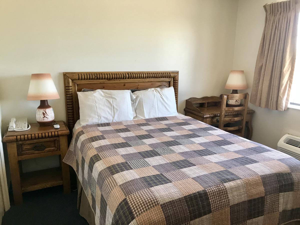 Four Corners Inn - thumb 3