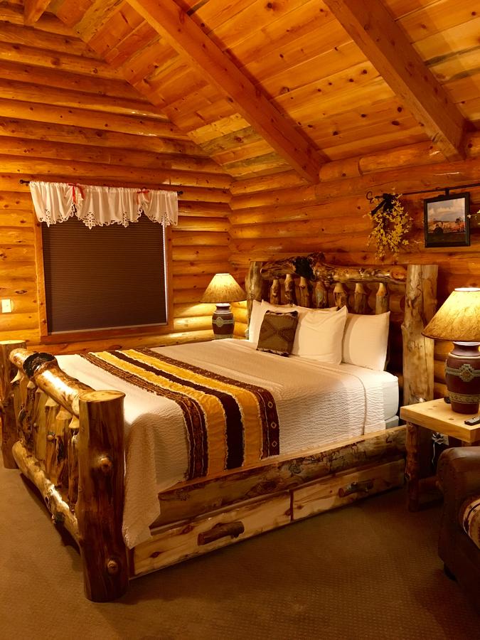 Bryce Canyon Log Cabins - thumb 5