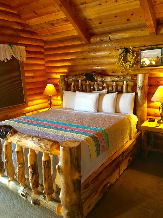 Bryce Canyon Log Cabins - thumb 7