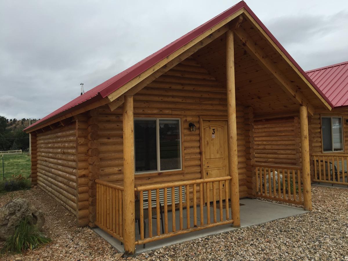 Bryce Canyon Log Cabins - thumb 13