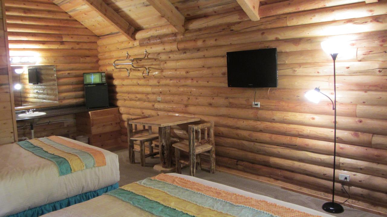 Bryce Canyon Log Cabins - thumb 17