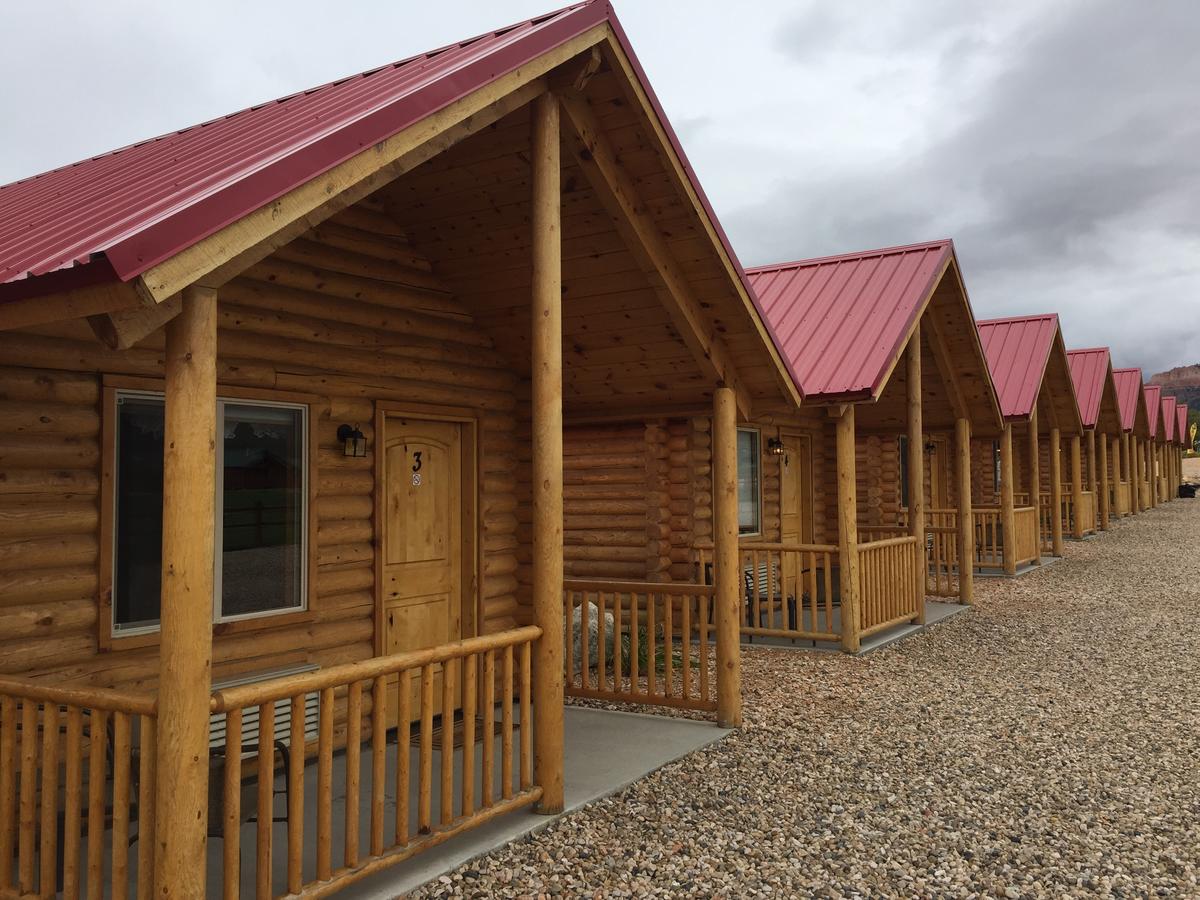 Bryce Canyon Log Cabins - thumb 1