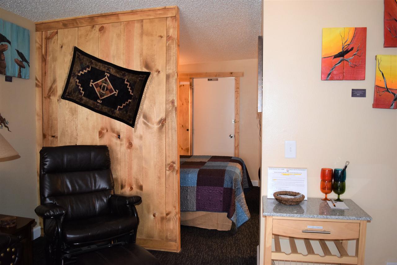 Desert Juniper Adobe Cabin At St. Danes Cabins - thumb 18