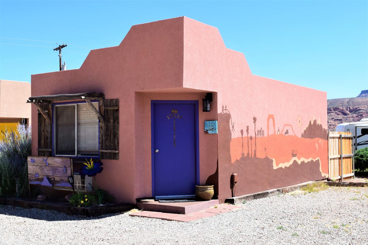 Desert Juniper Adobe Cabin At St. Danes Cabins - thumb 5