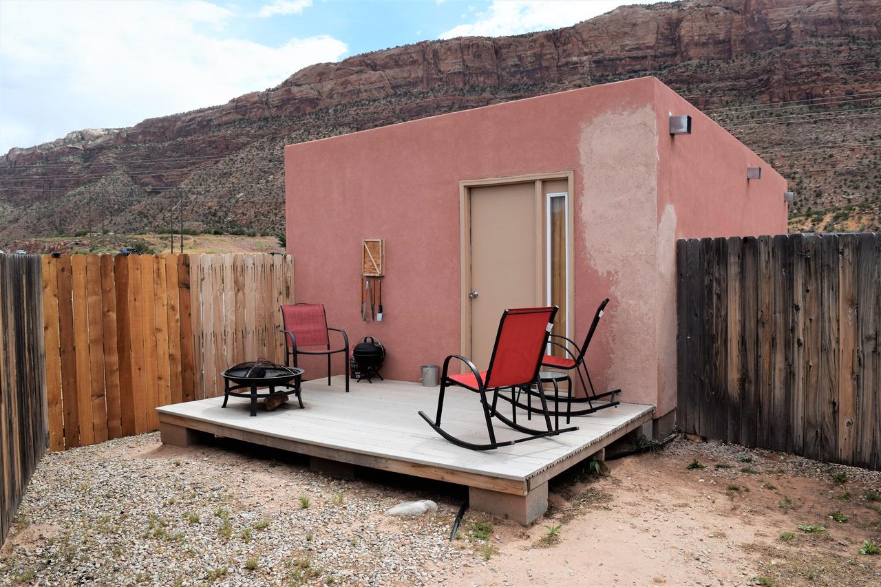 Desert Juniper Adobe Cabin At St. Danes Cabins - thumb 26