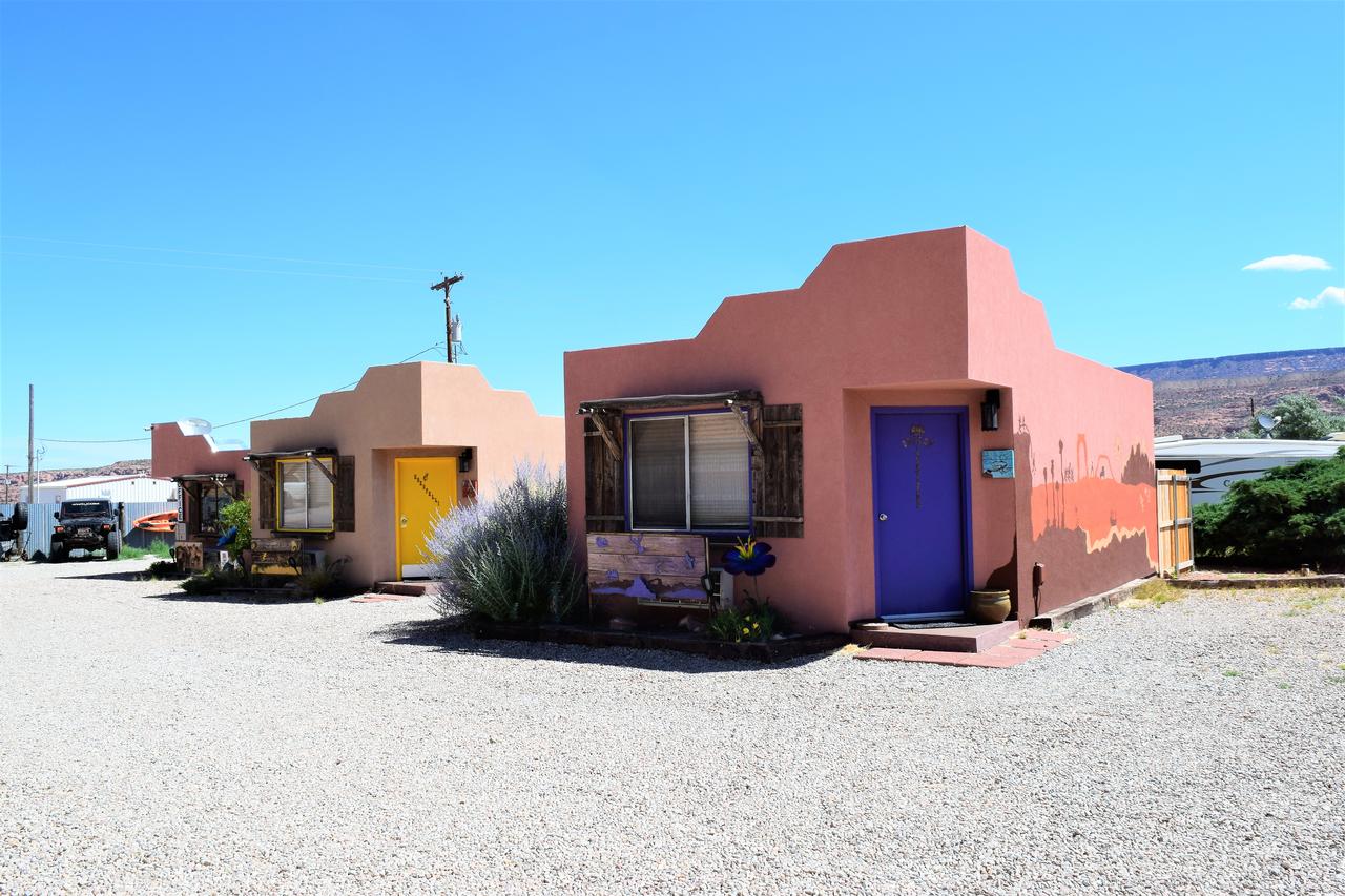 Desert Juniper Adobe Cabin At St. Danes Cabins - thumb 6