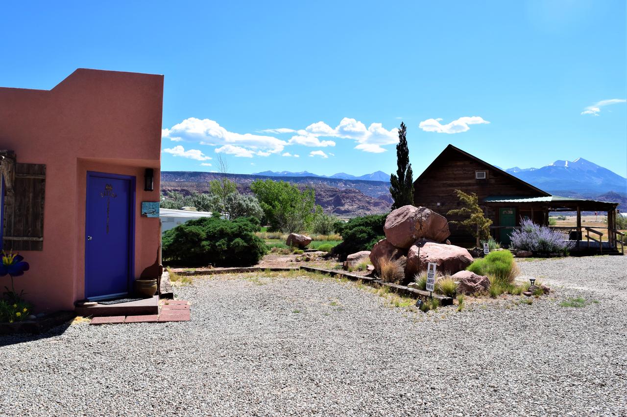 Desert Juniper Adobe Cabin At St. Danes Cabins - thumb 7