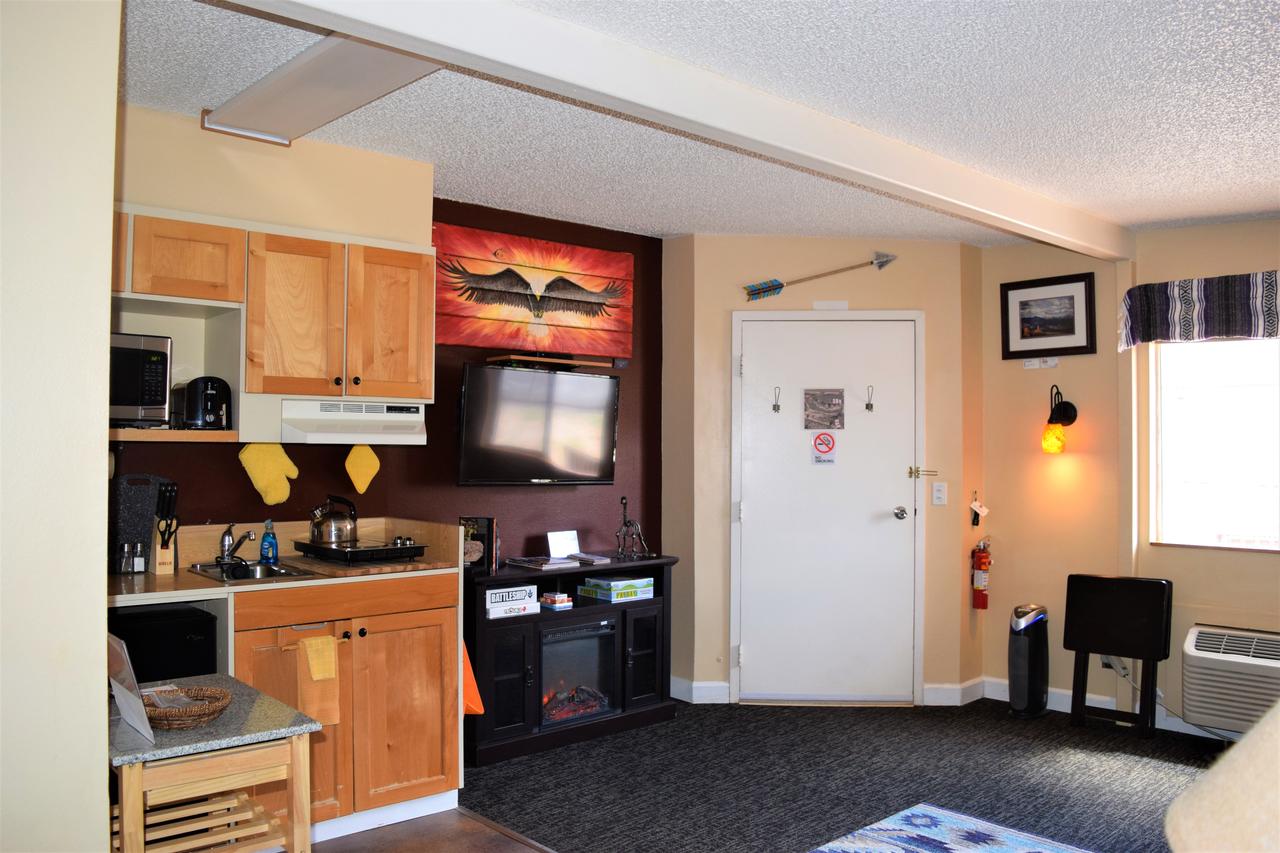 Desert Juniper Adobe Cabin At St. Danes Cabins - thumb 14