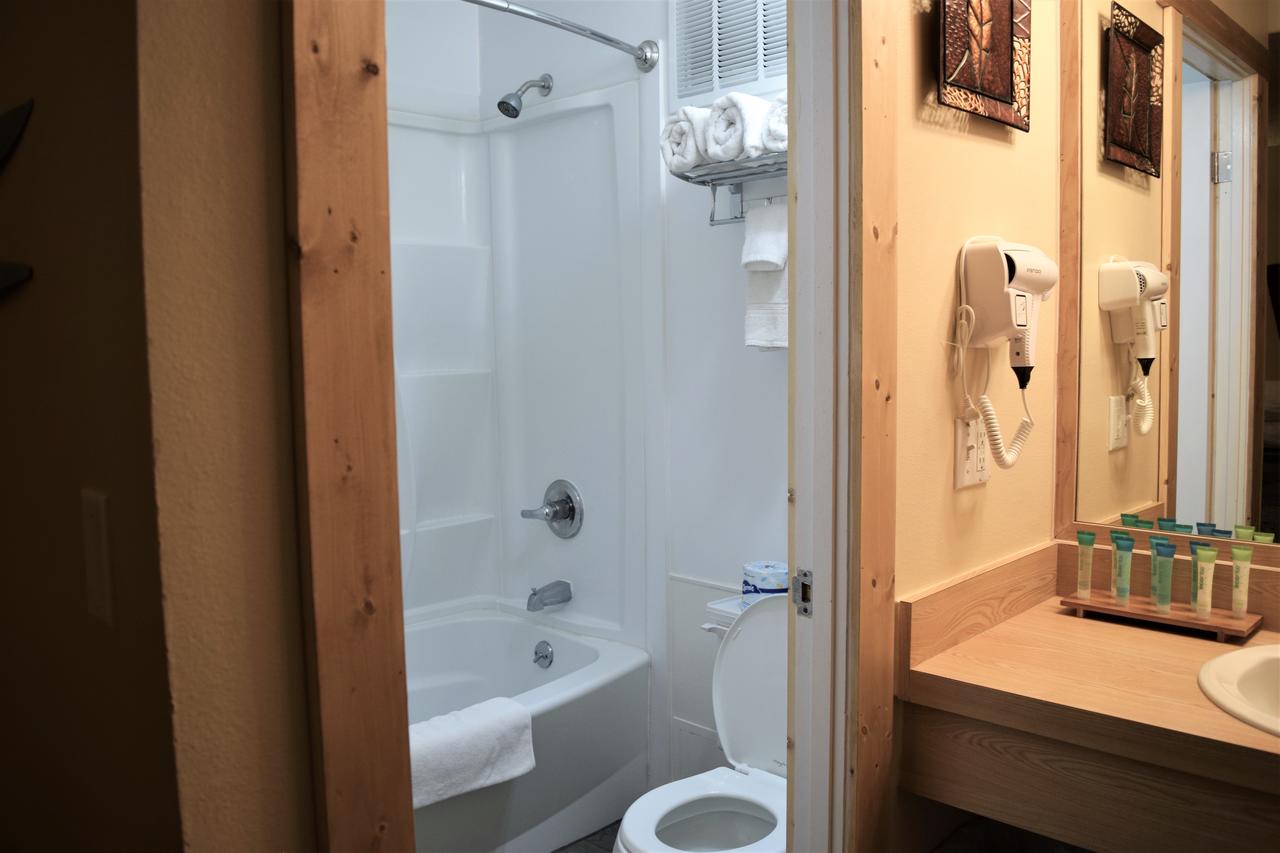 Desert Juniper Adobe Cabin At St. Danes Cabins - thumb 23