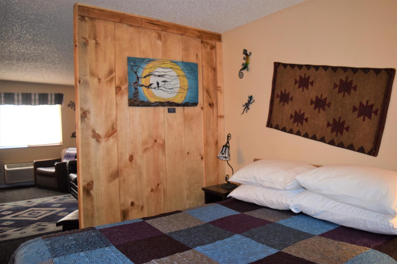 Desert Juniper Adobe Cabin At St. Danes Cabins - thumb 20