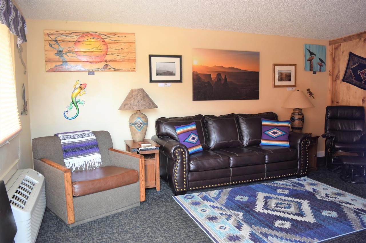 Desert Juniper Adobe Cabin At St. Danes Cabins - thumb 11