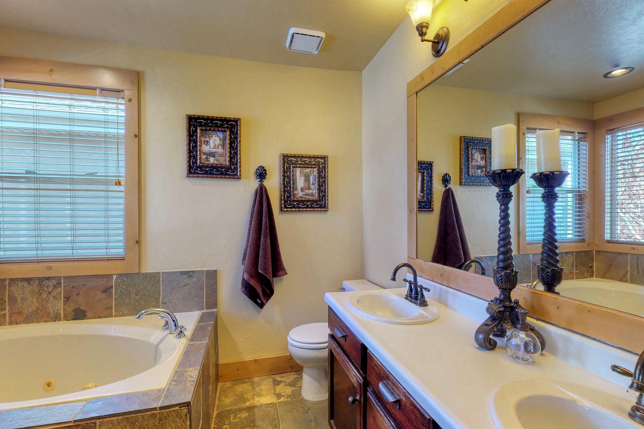 4 Bed 4 Bath Vacation Home In Oaks At Wasatch - thumb 24