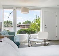 Skyfall Guestrooms - USA Accommodation