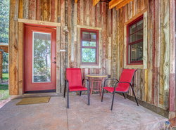 Creekside Cowa-Bungalow!