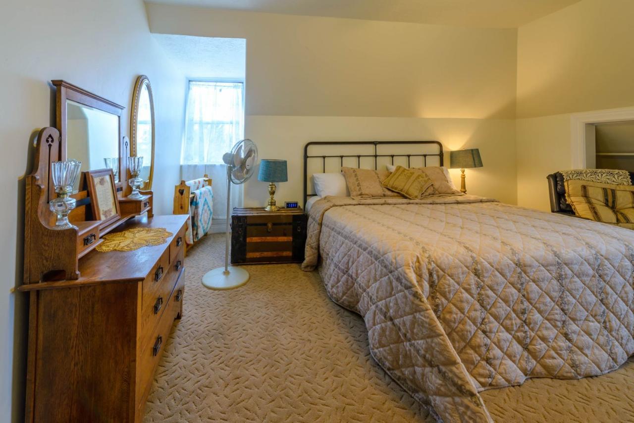 Heywood Heritage Home - thumb 17