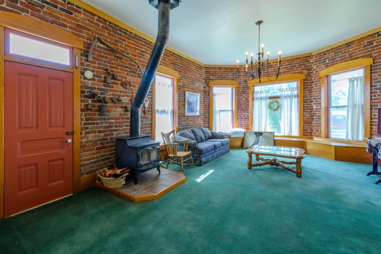 Heywood Heritage Home - thumb 3