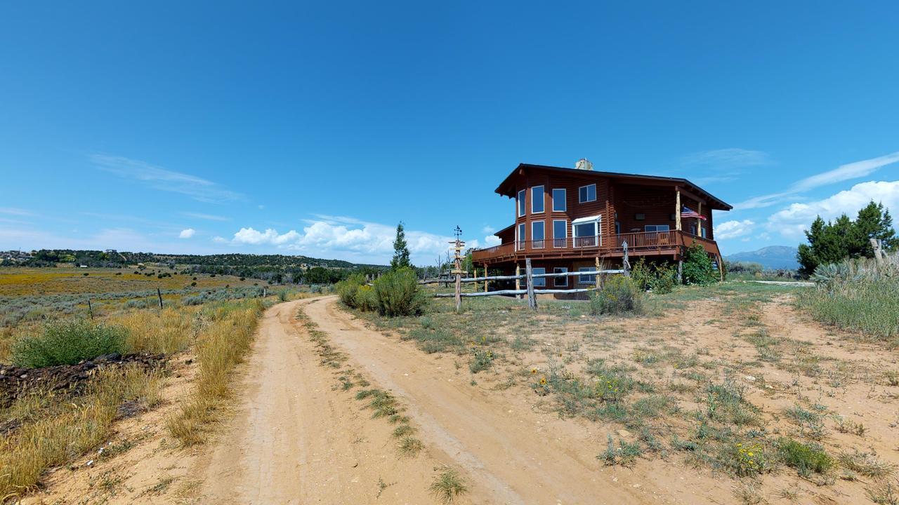 Juniper Ridge Family Cabin - thumb 3