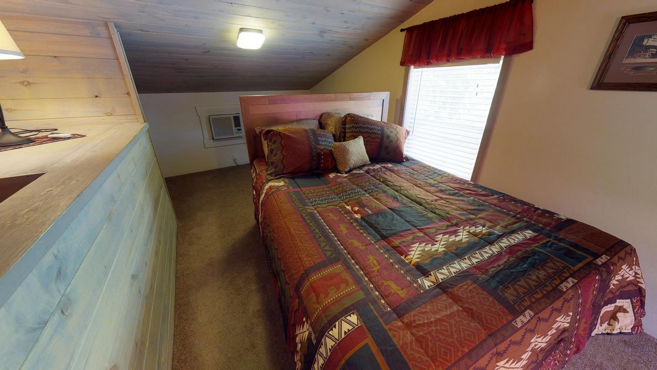 Cliff Dweller Condo #4 - thumb 4