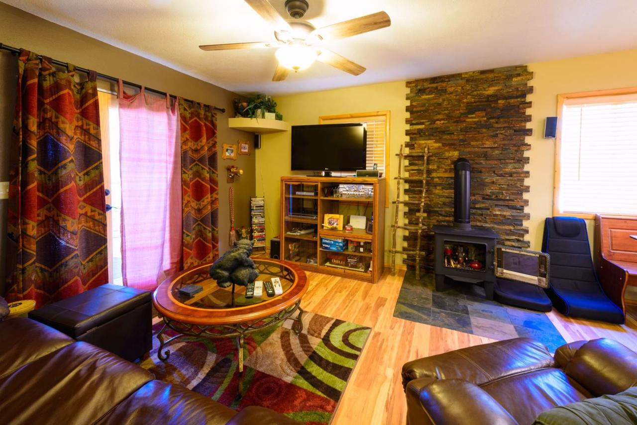 Strawberry Patch Cabin - thumb 10