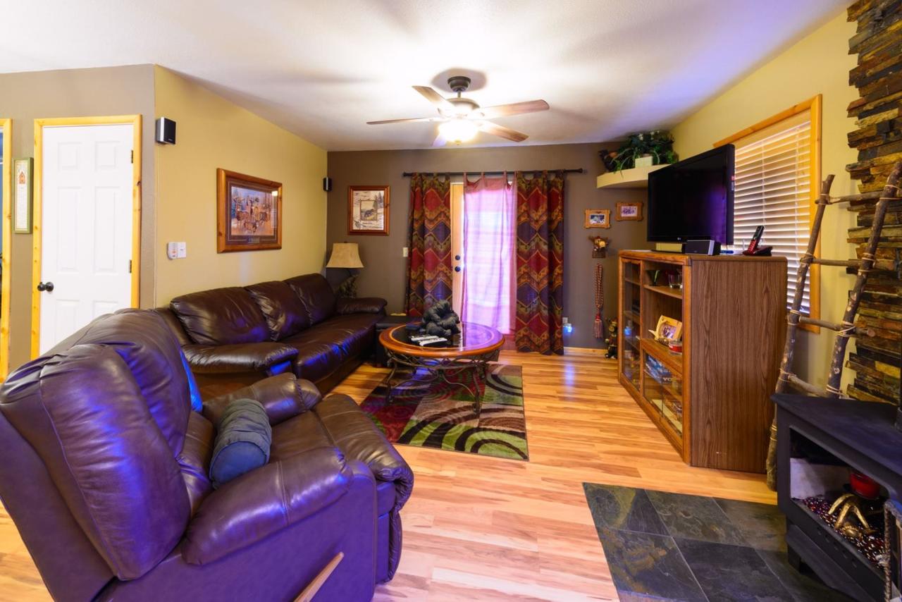 Strawberry Patch Cabin - thumb 7