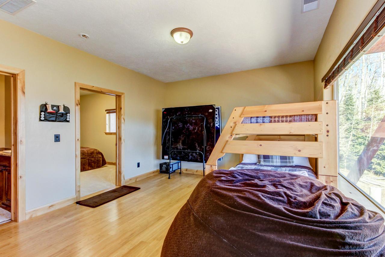 580 Hunter Ridge Dr - View~Topia - thumb 1