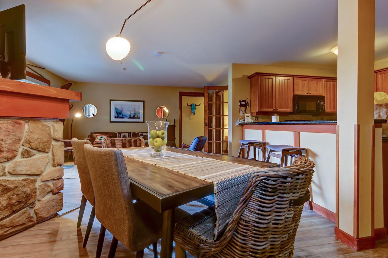 Eagle Springs East 305: House Sparrow Suite - thumb 0
