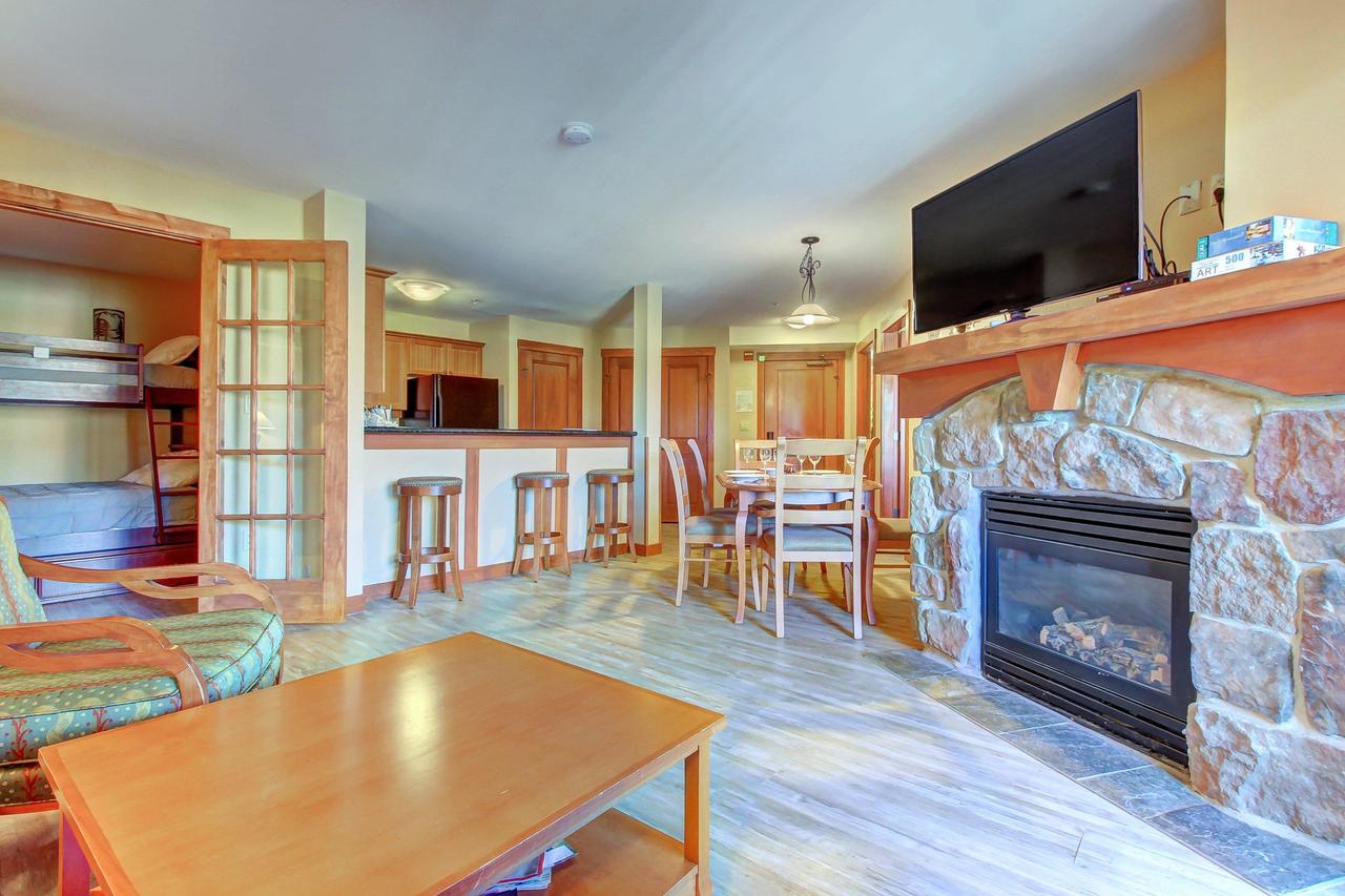 Eagle Springs East 305: House Sparrow Suite - thumb 43