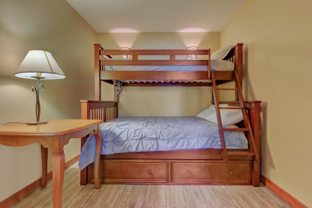 Eagle Springs East 305: House Sparrow Suite - thumb 41