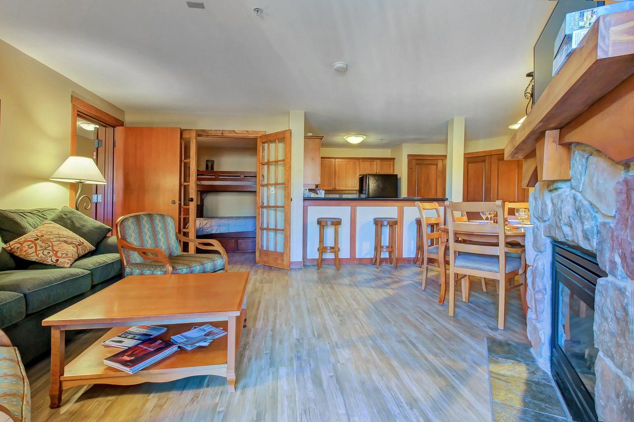 Eagle Springs East 305: House Sparrow Suite - thumb 42