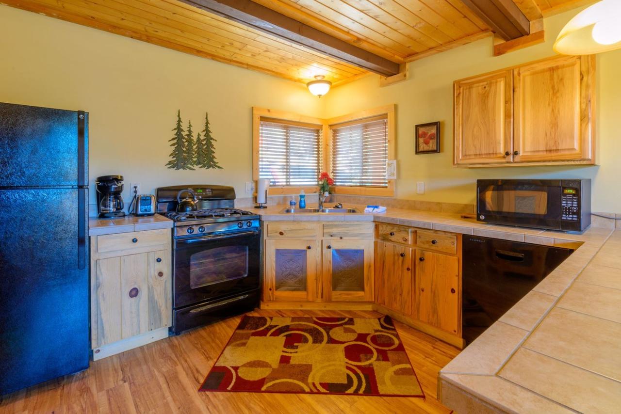 Triebold's Getaway Cabin - thumb 9