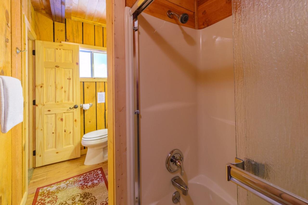 Triebold's Getaway Cabin - thumb 17