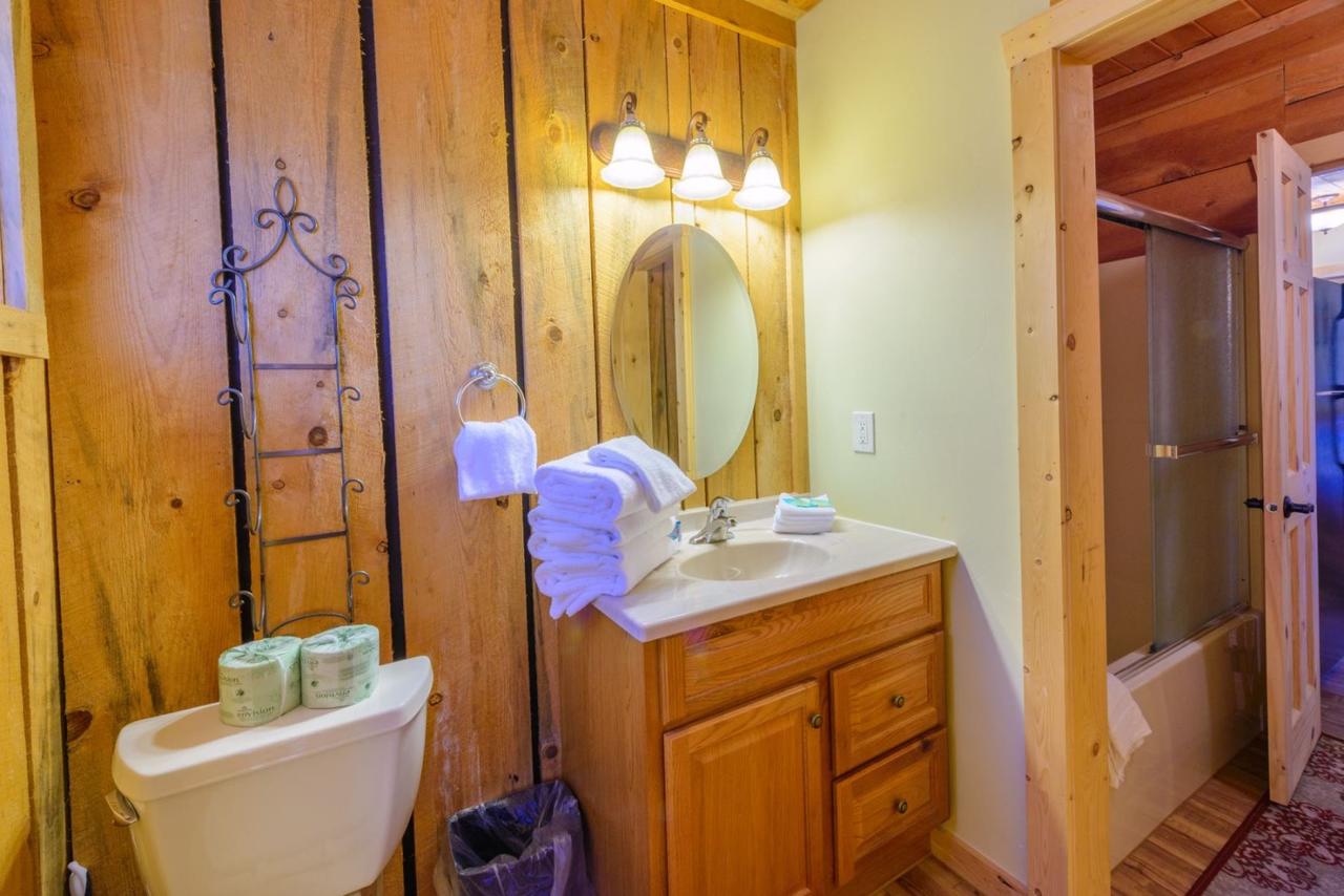 Triebold's Getaway Cabin - thumb 16