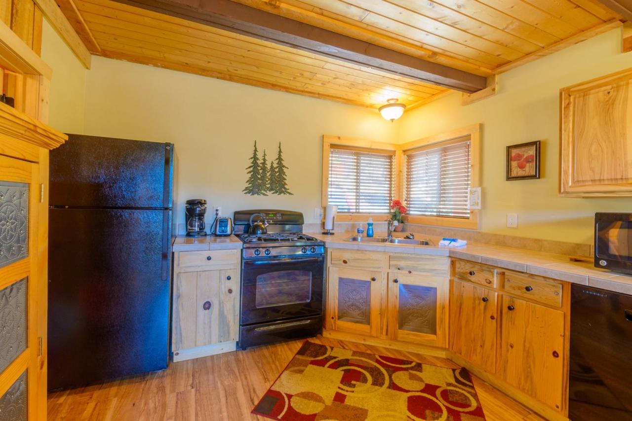 Triebold's Getaway Cabin - thumb 10