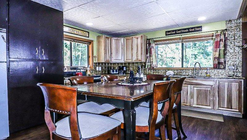 Classic Strawberry Cabin - thumb 3