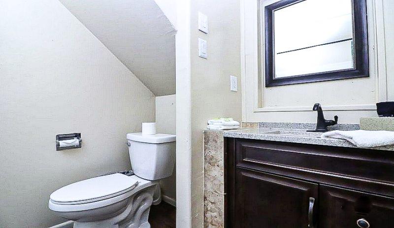 Classic Strawberry Cabin - thumb 19