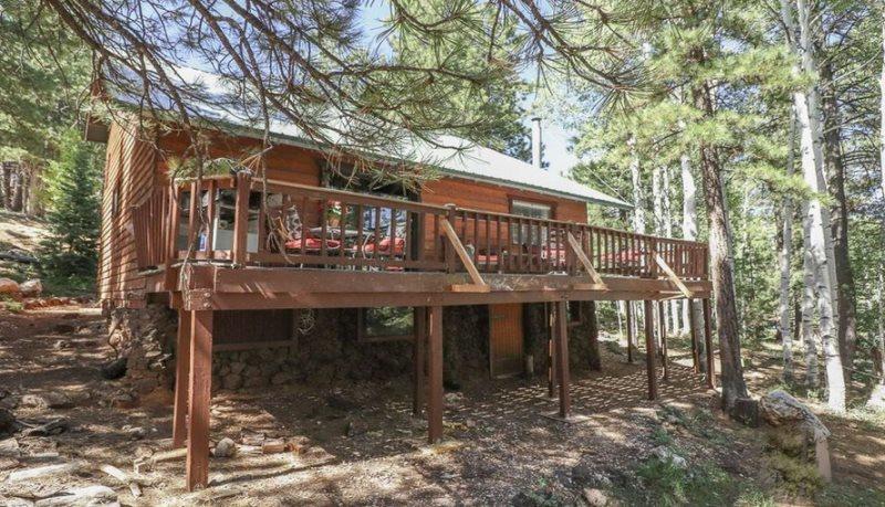 Classic Strawberry Cabin - thumb 1