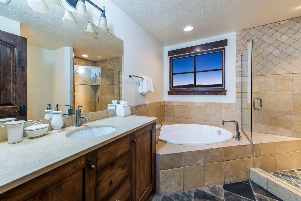 Edgewater Apartment 103 - thumb 8