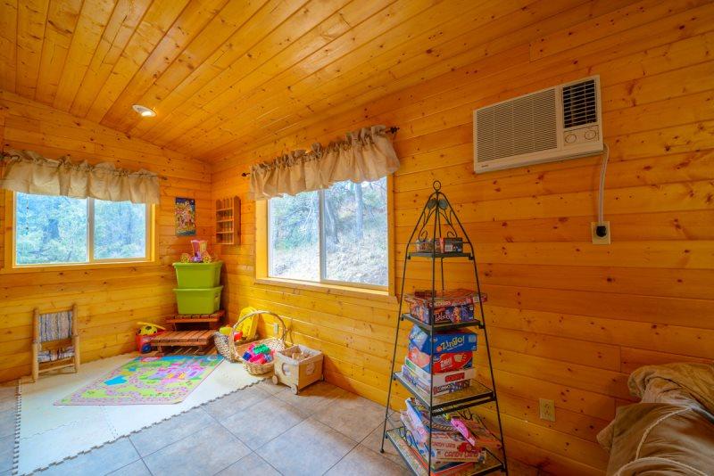 Hideout Cabin - thumb 14