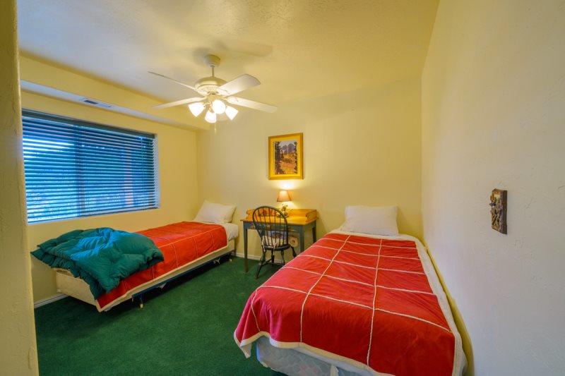 Hideout Cabin - thumb 4