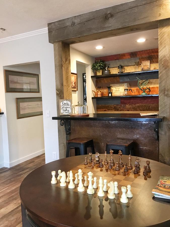 Baristas Suite THEMED Apt. Near ZION, Private HOT TUB! - thumb 1