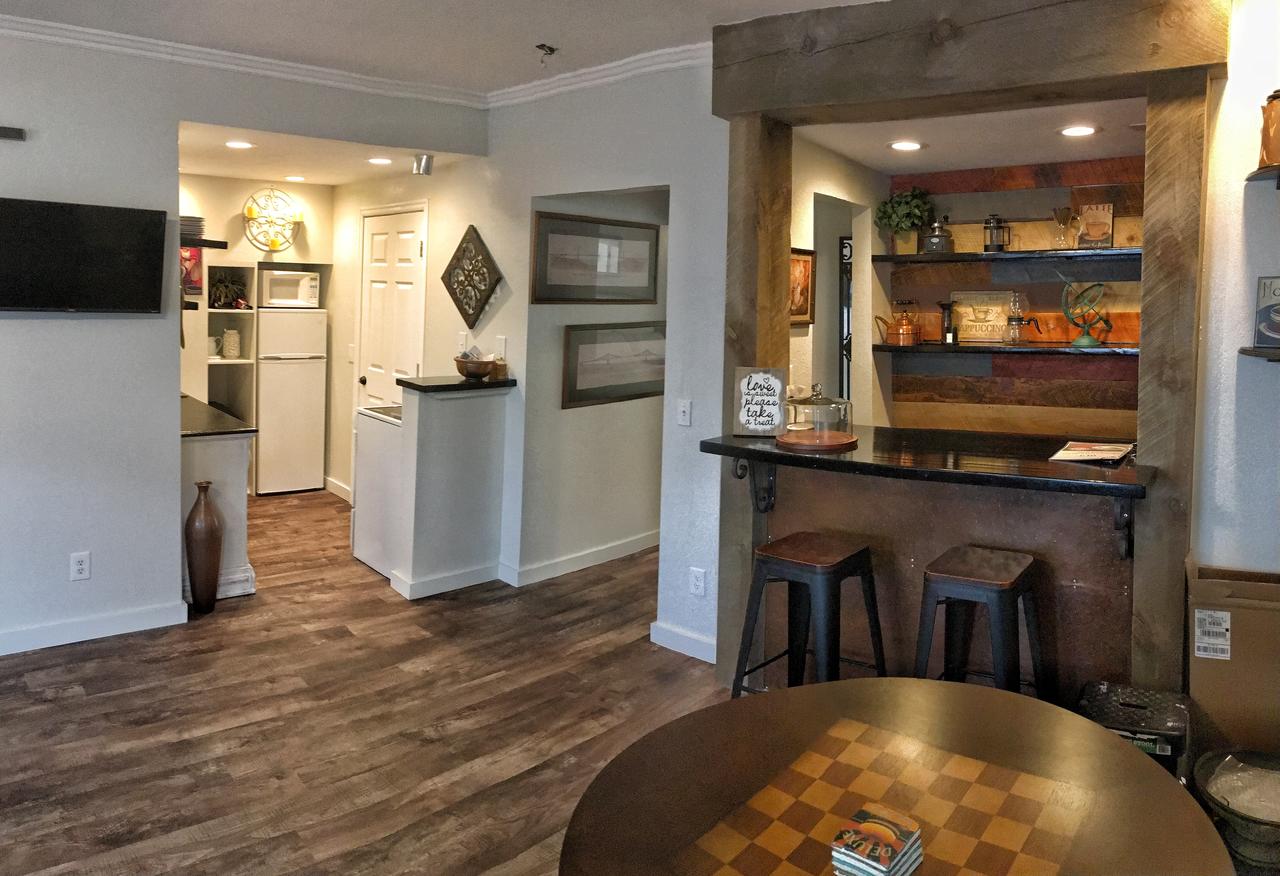 Baristas Suite THEMED Apt. Near ZION, Private HOT TUB! - thumb 19