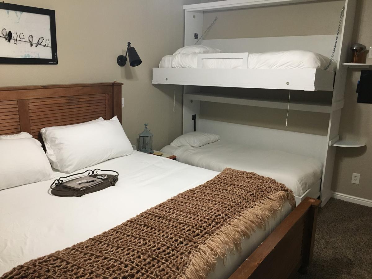 Baristas Suite THEMED Apt. Near ZION, Private HOT TUB! - thumb 31