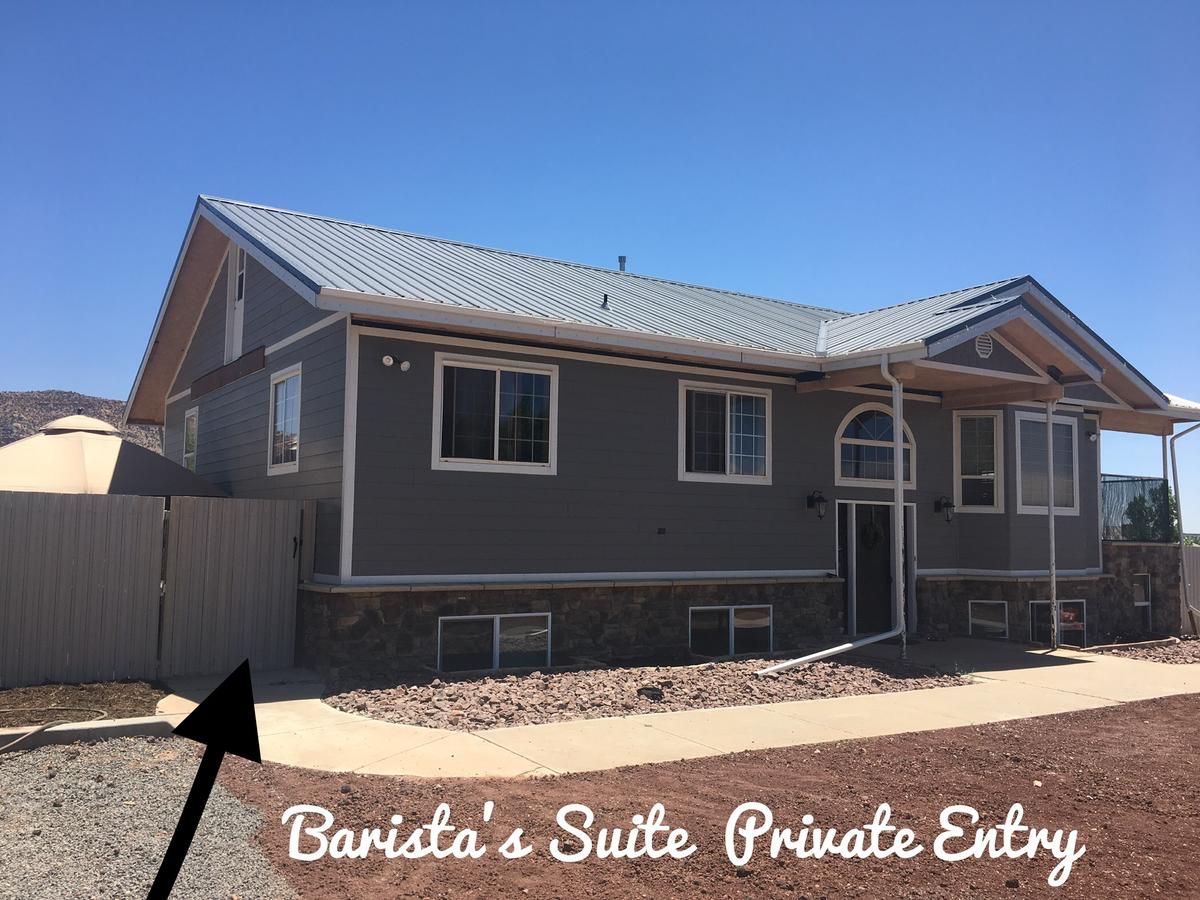 Baristas Suite THEMED Apt. Near ZION, Private HOT TUB! - thumb 40
