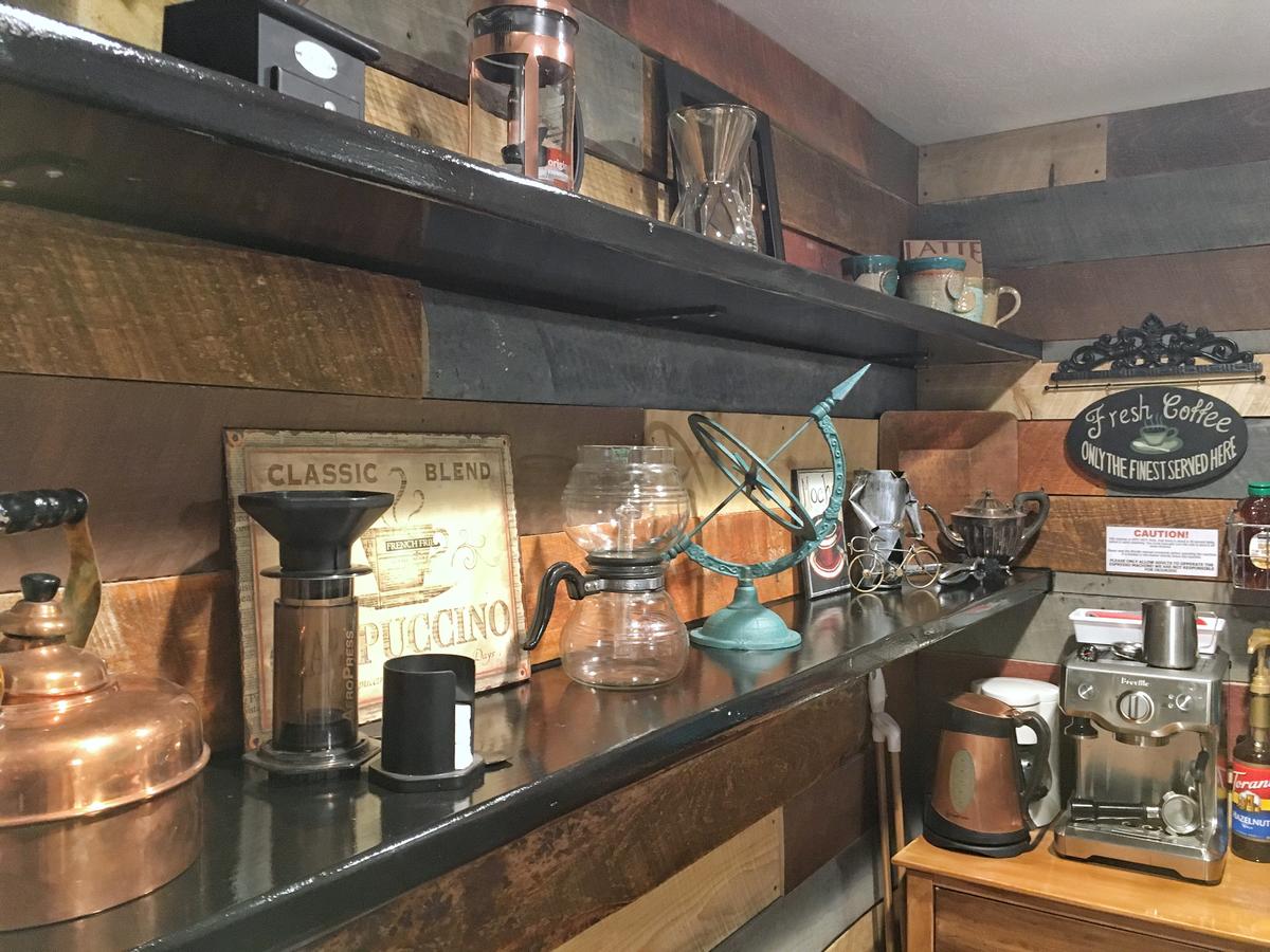 Baristas Suite THEMED Apt. Near ZION, Private HOT TUB! - thumb 12