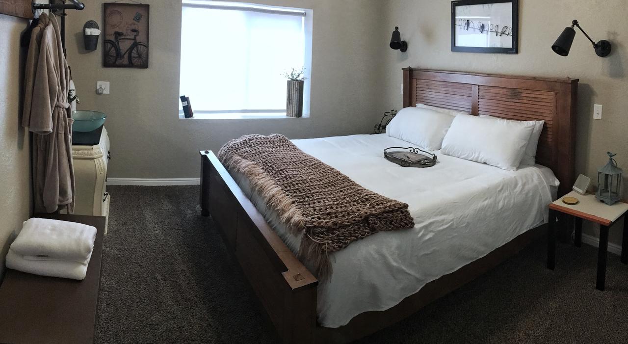 Baristas Suite THEMED Apt. Near ZION, Private HOT TUB! - thumb 2